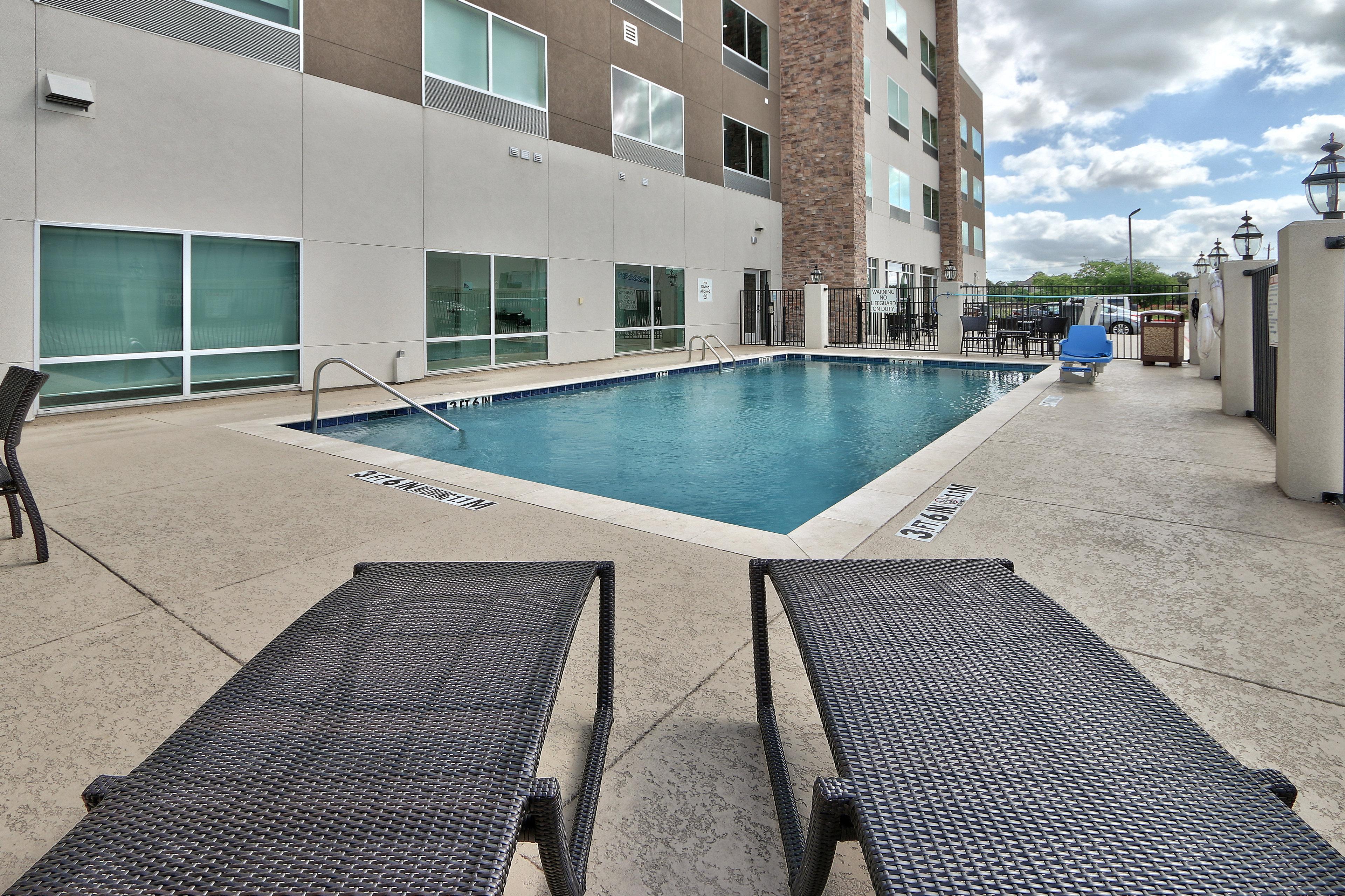 Holiday Inn Express & Suites - Houston East - Beltway 8 By Ihg Cloverleaf Exteriör bild