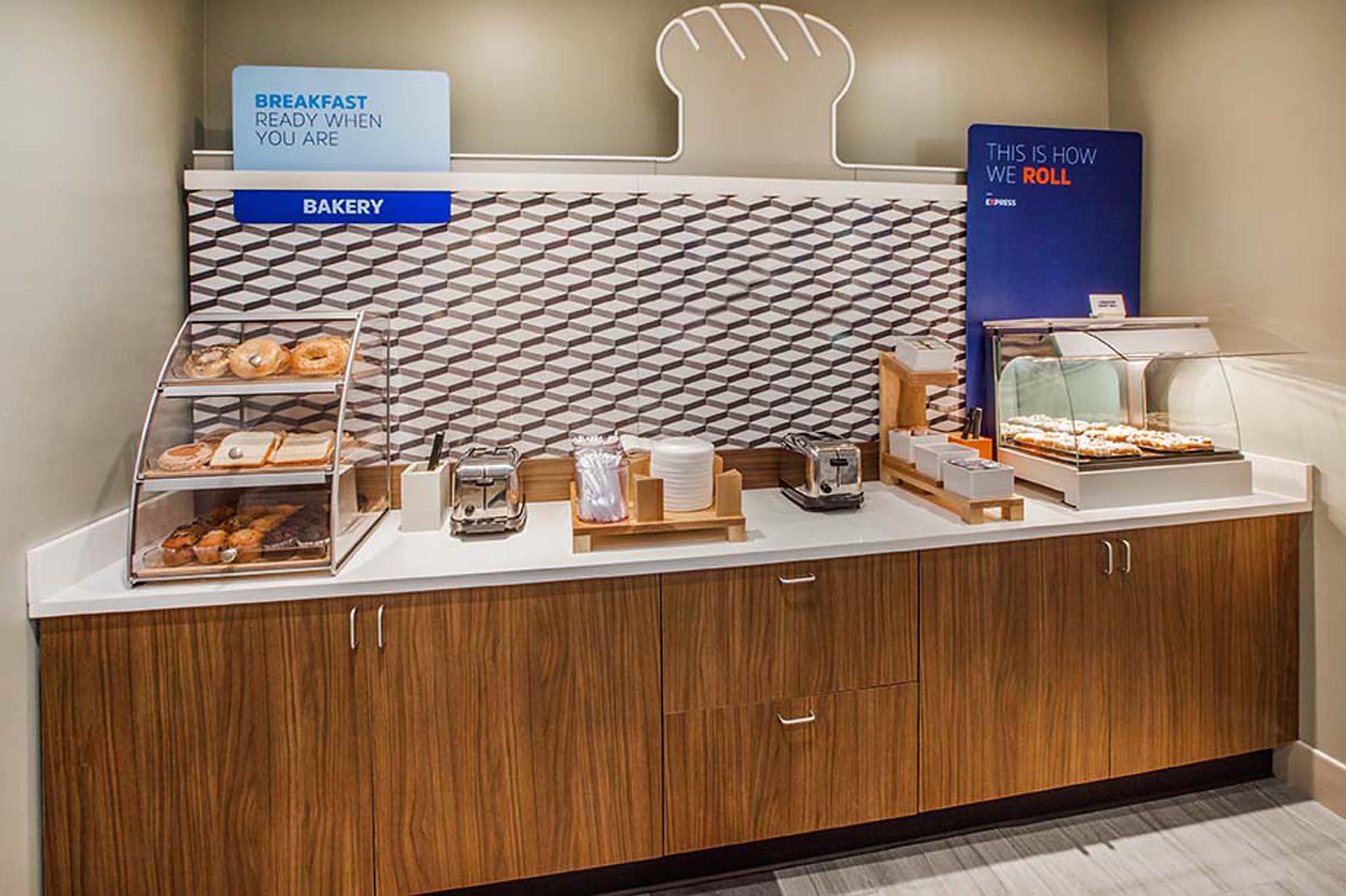 Holiday Inn Express & Suites - Houston East - Beltway 8 By Ihg Cloverleaf Exteriör bild